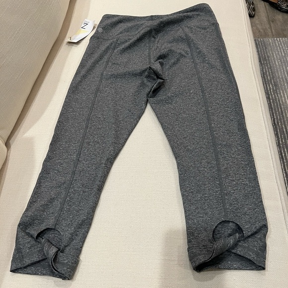 NWT Z by Zella Women High Waist Capri Leggings Gray Size Medium - Picture 4 of 4